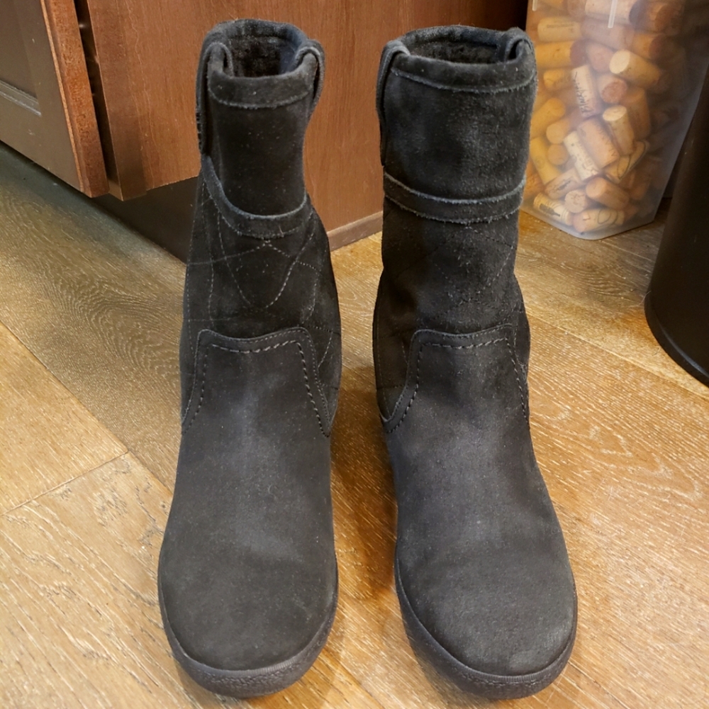 Tory Burch Black leather suede booties sz 7
